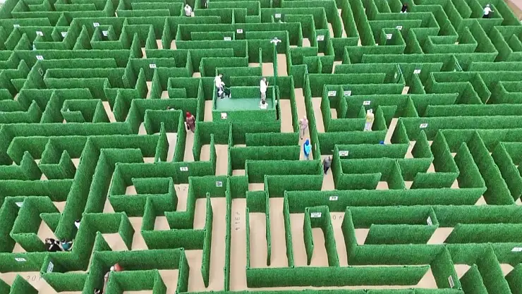 Konya'da çocuklar eğlenirken öğreniyor: Bilgi temalı labirent açıldı