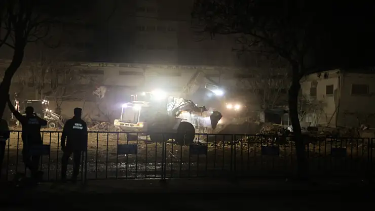 Konya'da çöken binanın enkazı kaldırıldı!