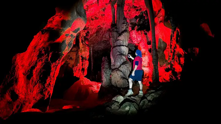 Konya'da doğa fotoğrafçısından örnek davranış: tarihi mağaraya sahip çıktı!