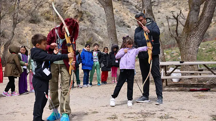 Konya'da doğayla bütünleşen eğitim: Sille Tabiat Okulu'nda yeni dönem başladı!