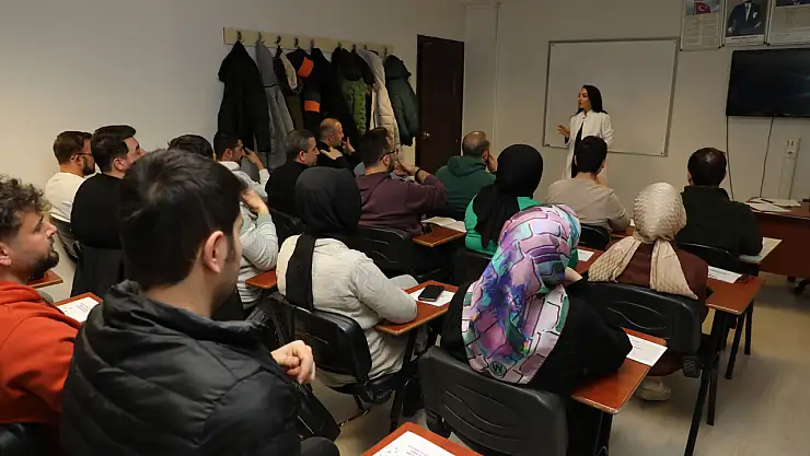 Konya'da eczane teknisyenleri işaret dili öğreniyor!