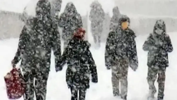 Konya'da eğitime kar engelli: Birçok ilçede okullar tatil edildi!