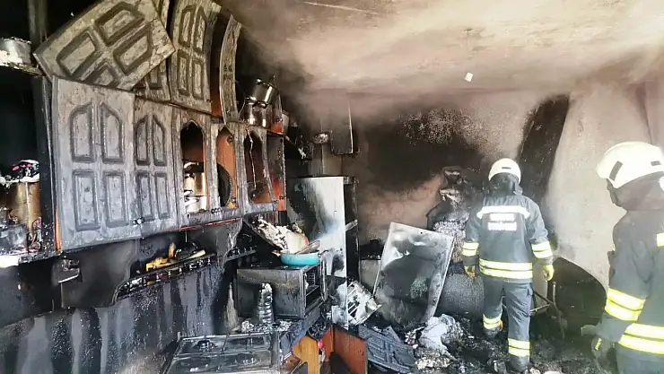 Konya'da ev yangını: Eşyalar kullanılamaz hale geldi!