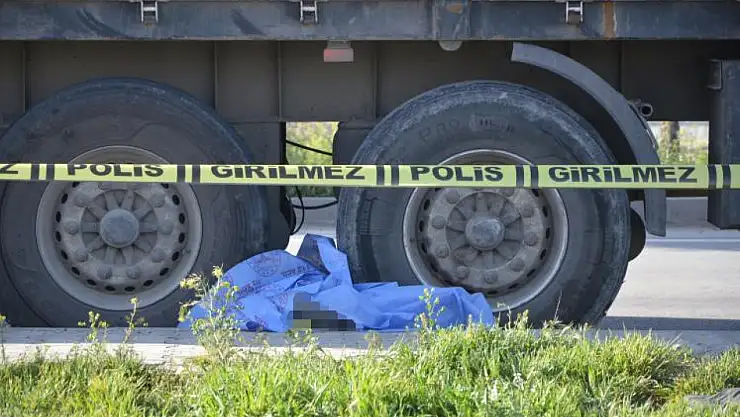 Konya'da evine dönmek isteyen yaşlı adam tırın altında kaldı