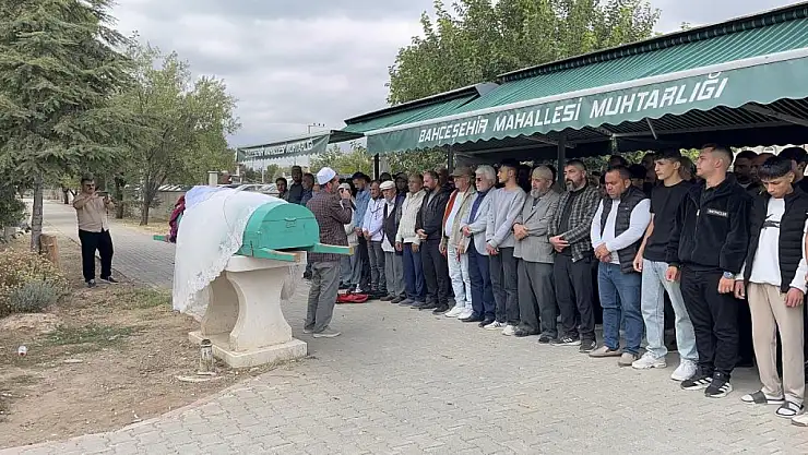 Konya'da feci kaza: Genç kız gelinliğiyle son yolculuğuna uğurlandı