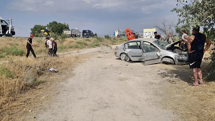 Konya'da feci kaza: Otomobil şarampole yuvarlandı!