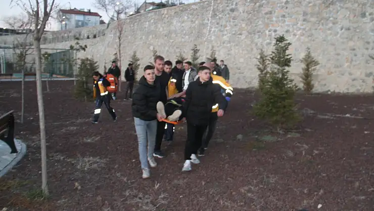 Konya'da fotoğraf çeken 2 arkadaş 6 metre yükseklikten düştü!