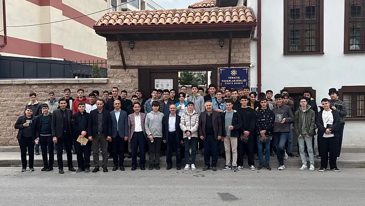 Konya'da genç yazarlar ustalarıyla buluşuyor