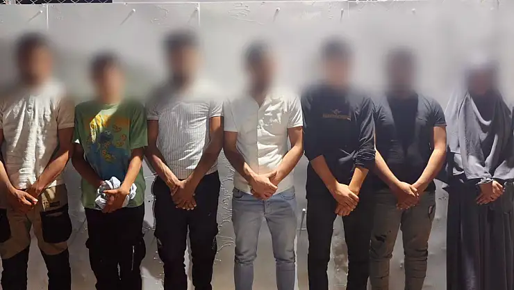 Konya'da göçmen kaçakçılığına darbe: 7 düzensiz göçmen yakalandı, sürücü tutuklandı!