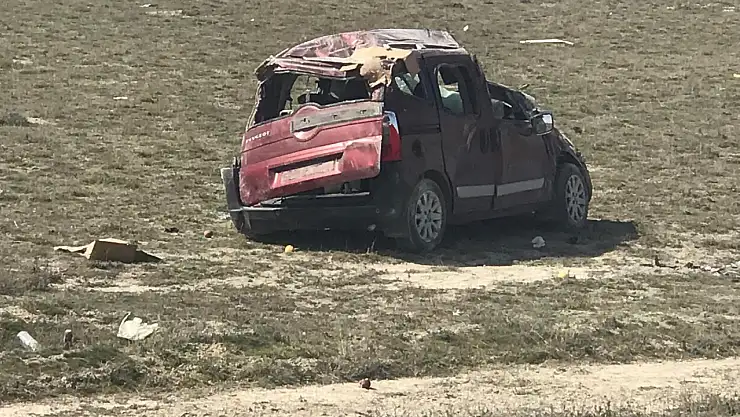 Konya'da hafif ticari aracın takla atması sonucu 5 kişi yaralandı