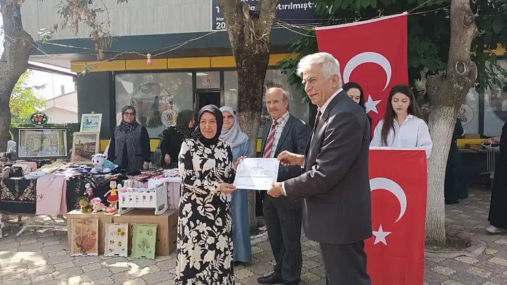 Konya'da Halk Eğitim ve KOMEK sergisi