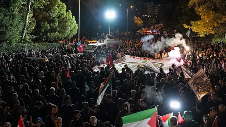 Konya'da hareketli gece: İsrail protesto edildi!