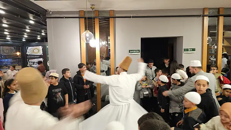 Konya'da hayırsever oruç tutan çocukları iftarda bir araya getirdi!