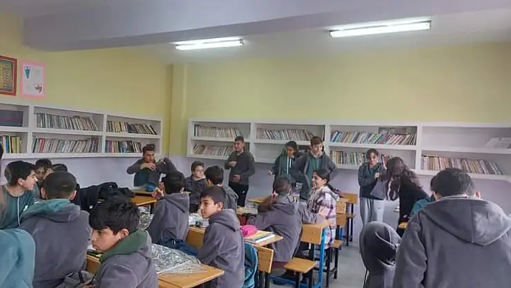 Konya'da hayırseverden öğrencilere mont!