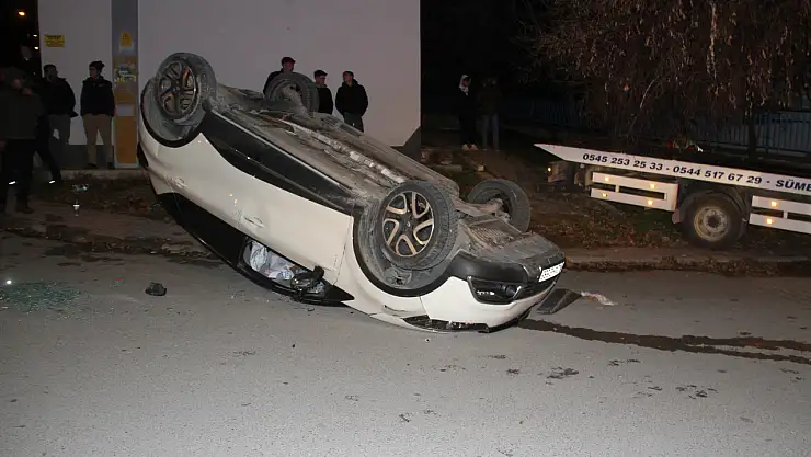 Konya'da iki otomobil çarpıştı: 3 yaralı