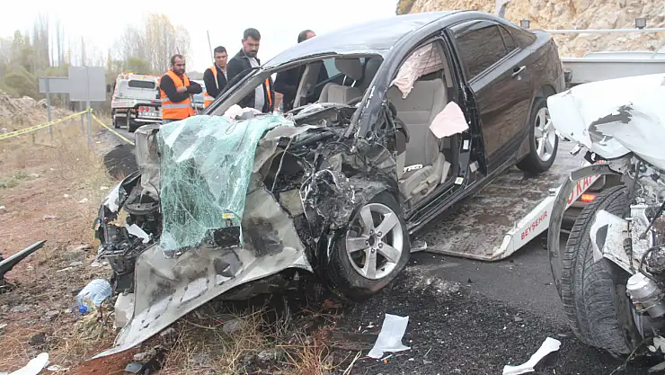 Konya'da iki otomobil çarpıştı: 1 ölü, 3 yaralı