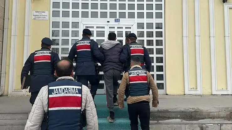 Konya'da Jandarma onu arıyordu! Evinde yakalandı! 25 yıl hapis cezası bulunuyor!