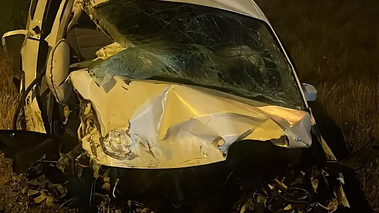 Konya'da kamyonet devrildi! Sürücüsü...