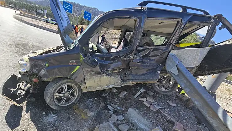 Konya'da kamyonetler çarpıştı! Sürücüler tedavi altında