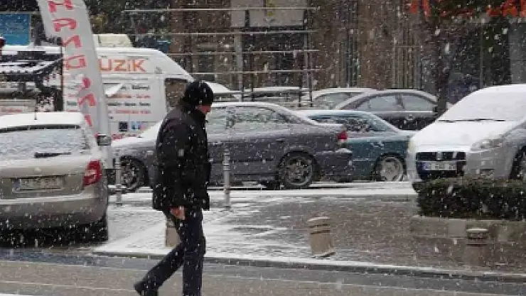Konya'da kar yağışı etkili oluyor!