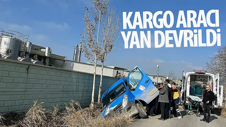 Konya'da kargo minibüsü yan yattı