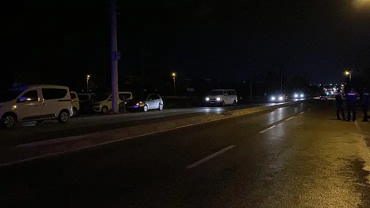 Konya'da karşıya geçen kadına otomobil çarptı!