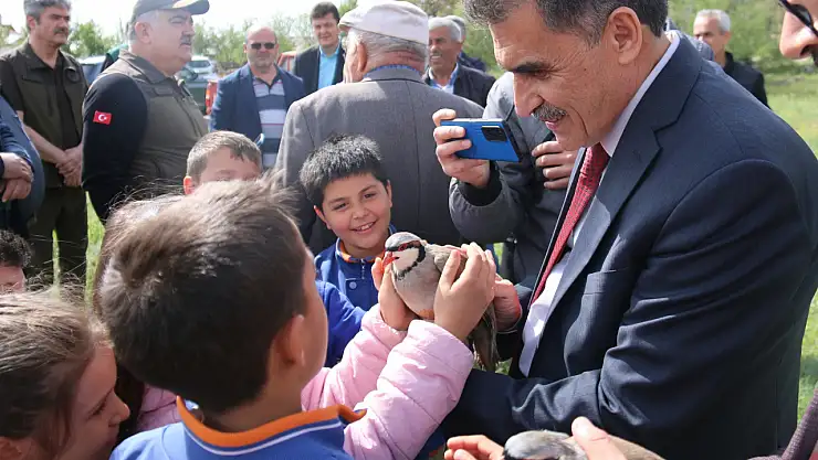 Konya'da kınalı keklikler doğaya salındı