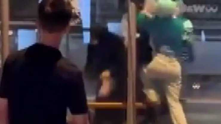 Konya'da kızların kavgası kamerada!