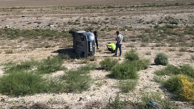 Konya'da kontrolden çıkan otomobil şarampole devrildi: 5 yaralı