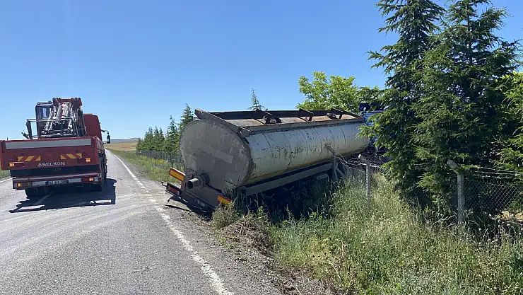 Konya'da kontrolden çıkan tır şarampole devrildi: 1 yaralı