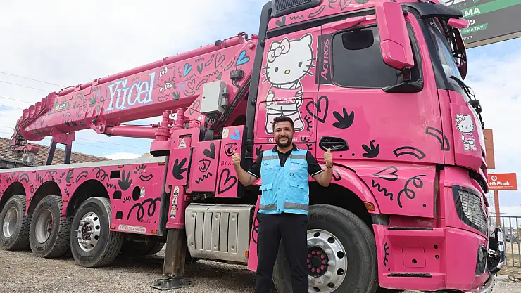 Konya'da Konyaspor renkleriyle başladı, kızının hayali ile pembeye boyadı