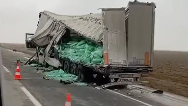 Konya'da korkutan kaza! TIR'lar çarpıştı