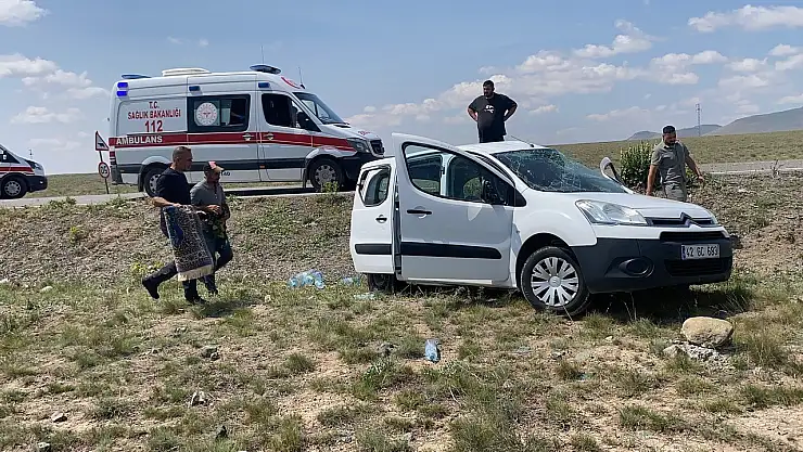 Konya'da lastiği patlayan araç takla attı: 2 kişi yaralandı