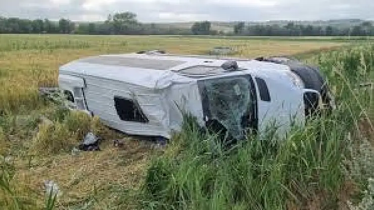 Konya'da minibüs devrildi, 15 kişi yaralandı