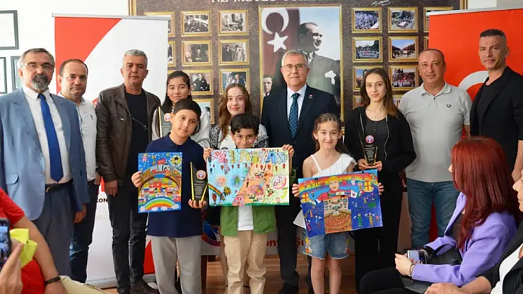 Konya'da minik öğrenciler ödüllerini aldı!