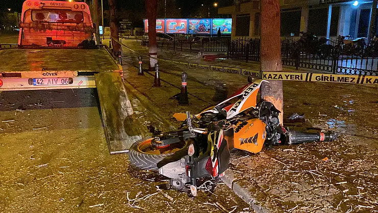 Konya'da motosiklet ağaca çarptı: 2 kişi yaralandı!