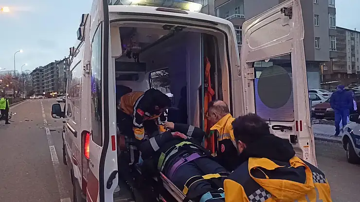 Konya'da motosiklet ile otomobil çarpıştı: Bir yaralı!