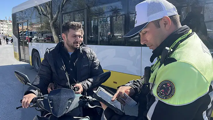 Konya'da motosiklet sürücülerinin kural ihlal bahaneleri şaşırttı
