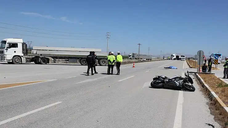 Konya'da motosiklet tıra çarptı, sürücü hayatını kaybetti!