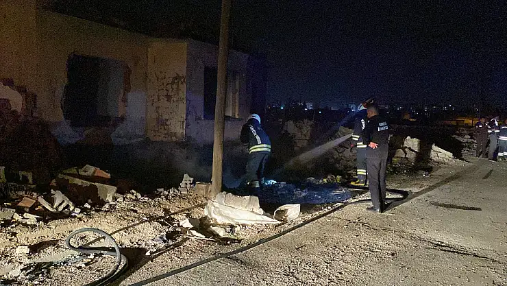 Konya'da müstakil ev yangını!