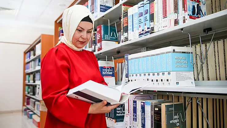 Konya'da oğlunun hakkını ararken hukuk fakültesini bitirdi: Şimdi hakim olmayı hedefliyor!