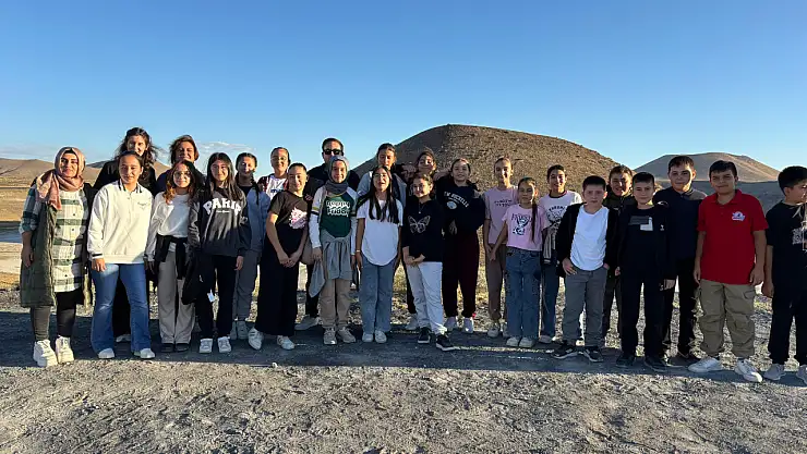 Konya'da öğrenciler Ay ve Satürn'ü gözlemledi