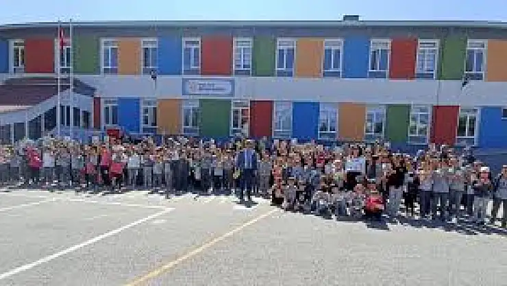 Konya'da öğrenciler yaşlılarla bir araya geldi