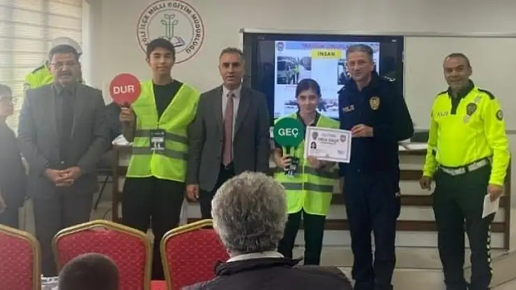 Konya'da öğrencilerin güvenliği için 'Okul Geçit Görevlileri Eğitimi' verildi!