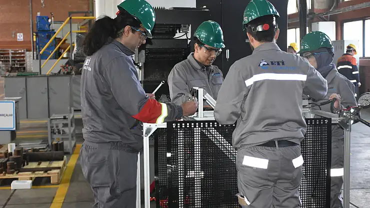 Konya'da okuyan üniversite öğrencileri hibrit yakıtlı roket motoru geliştiriyor