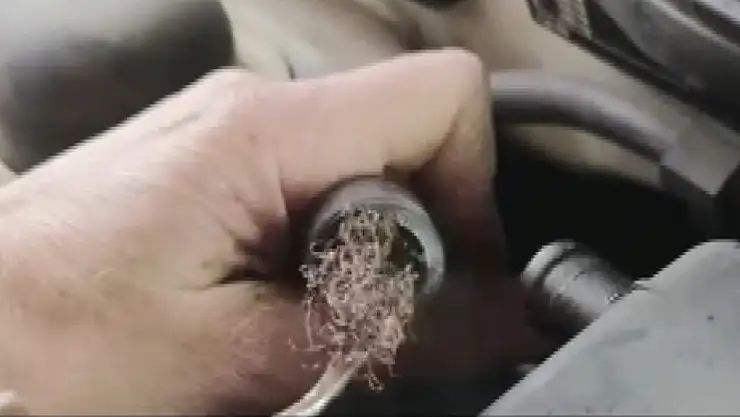 Konya'da oto ekspertizde şoke eden manzara: Motordan bulaşık teli çıktı!