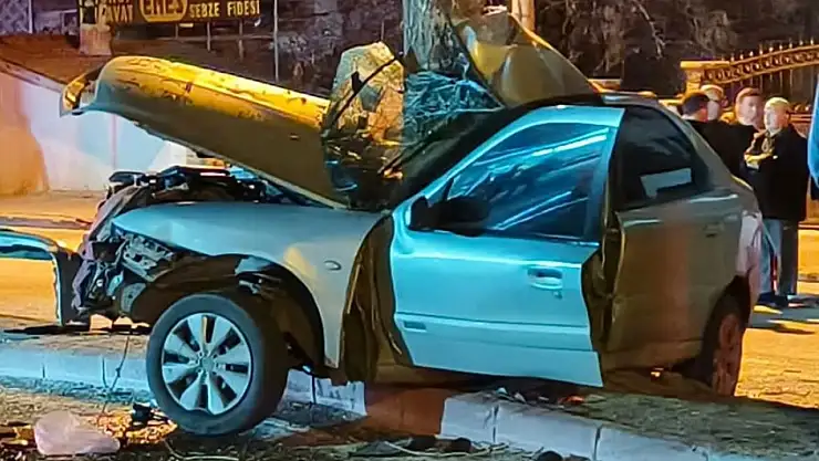 Konya'da otomobil ağaca çarptı: 1 ölü