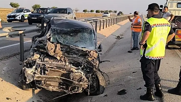 Konya'da otomobil bariyerlere çarptı: 1 yaralı