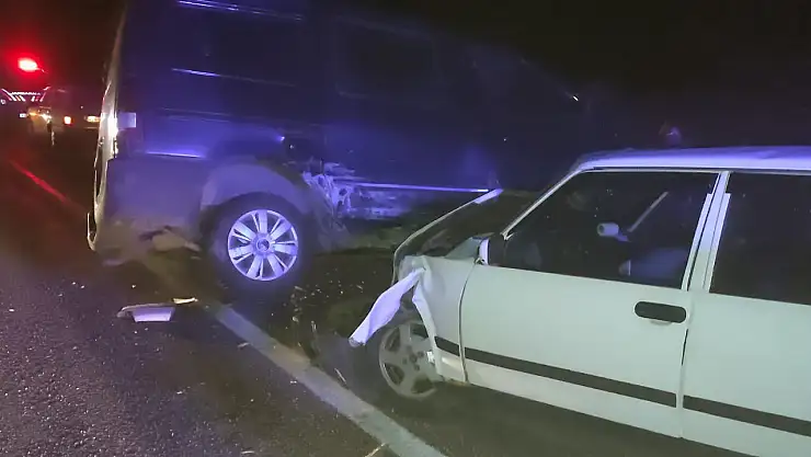 Konya'da otomobil ile minibüs çarpıştı: Yaralılar var!