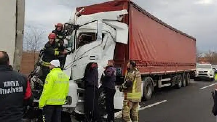 Konya'da otomobil ile tır çarpıştı: Ölü ve yaralılar var!